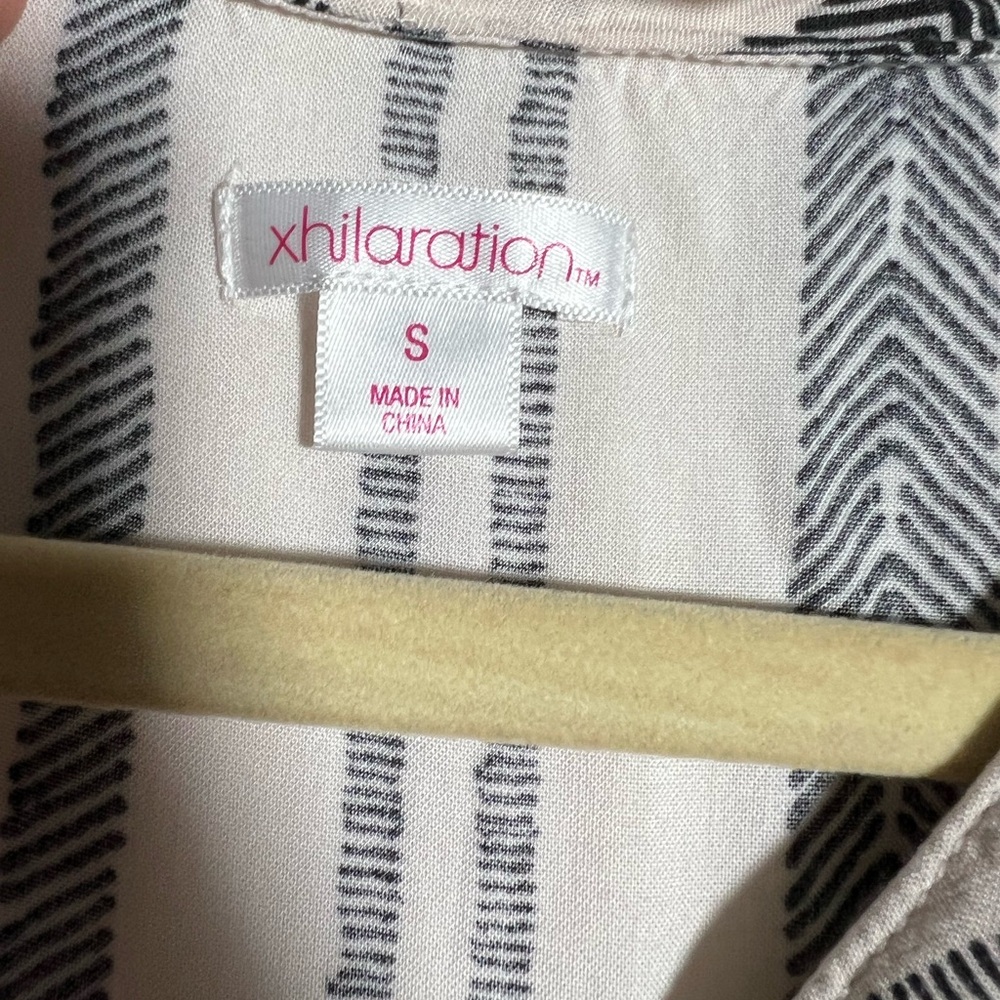Striped Ruffle Romper with pockets! - Picture 4 of 5